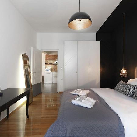 Athenian Apartment In The Center With Jacuzzi Buitenkant foto